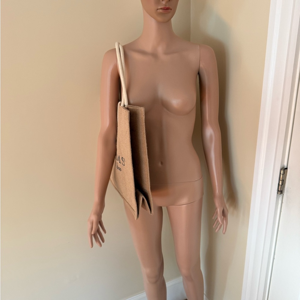 Mannequin - Picture 9 of 13